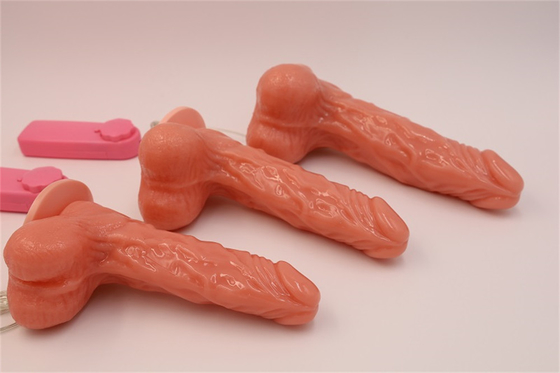 Gerçekçi Dildo Vücut Güvenli Malzemesi Canlı Devasa Penis Güçlü Emme Kâsesiyle Penis Vibratörü Isıtma